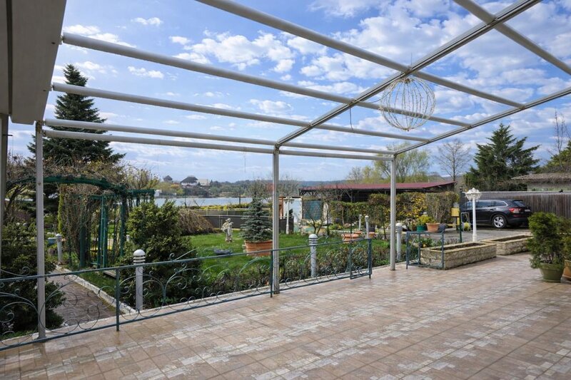 Snagov refugiu exclusivist pe malul lacului, proprietate rara