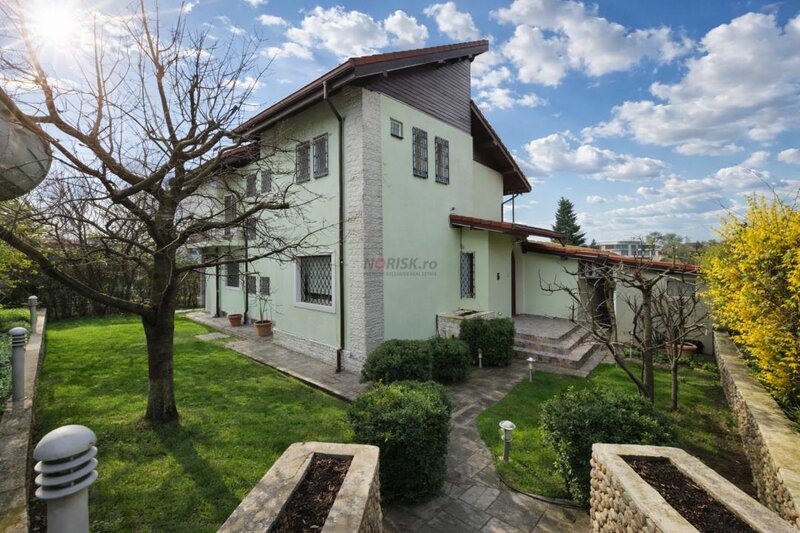 Snagov refugiu exclusivist pe malul lacului, proprietate rara