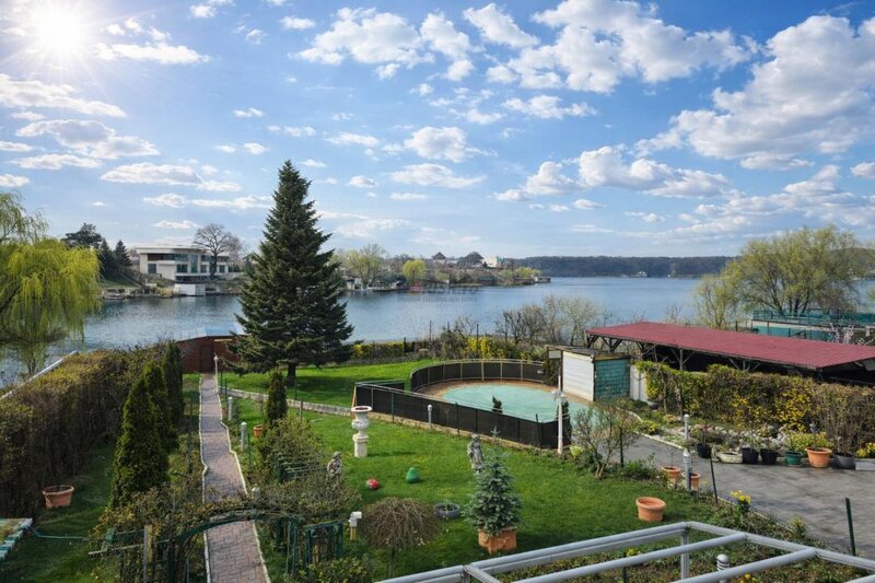 Snagov refugiu exclusivist pe malul lacului, proprietate rara