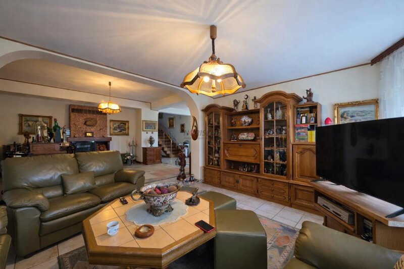 Snagov refugiu exclusivist pe malul lacului, proprietate rara