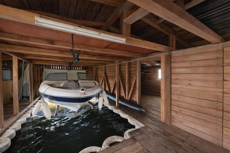 Snagov refugiu exclusivist pe malul lacului, proprietate rara