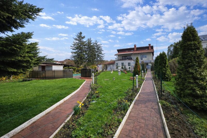 Snagov refugiu exclusivist pe malul lacului, proprietate rara