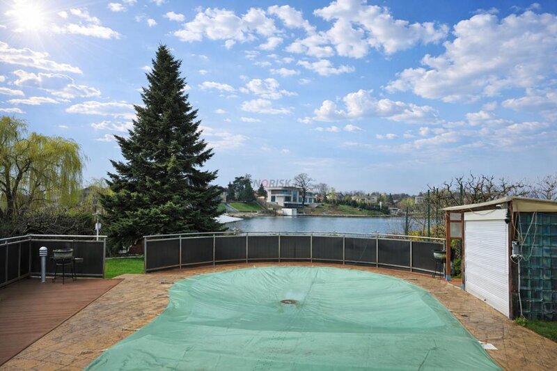 Snagov refugiu exclusivist pe malul lacului, proprietate rara